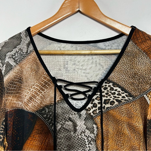 Unknown brand Mixed Animal Print Top With Lace Detail 1X EUC - Picture 2 of 7